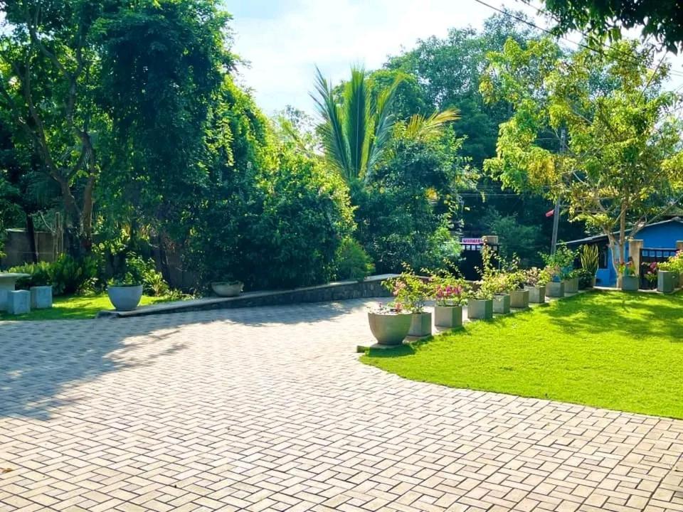 Golden Residence Anuradhapura Esterno foto