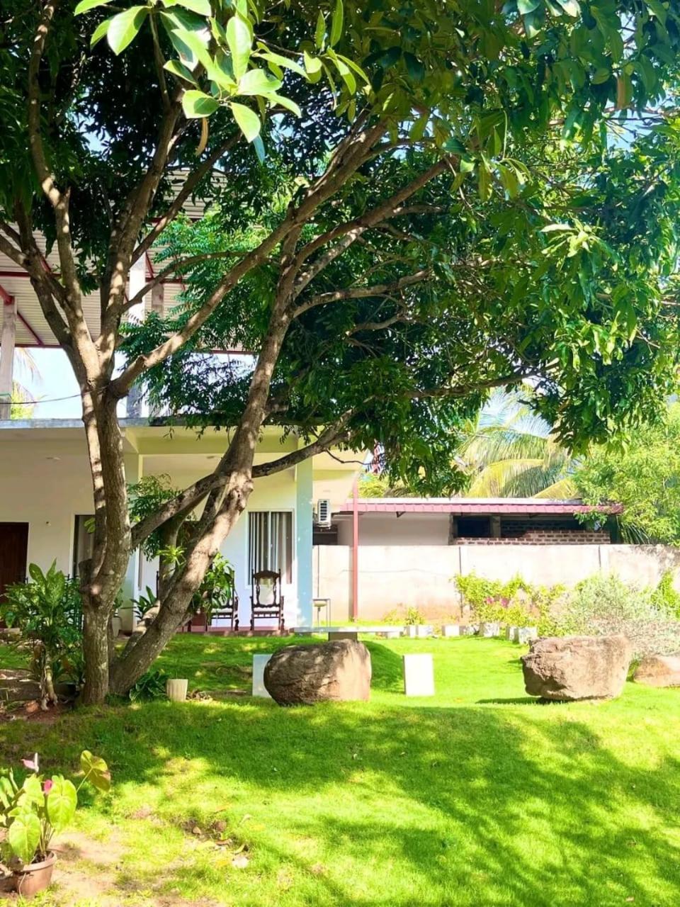 Golden Residence Anuradhapura Esterno foto