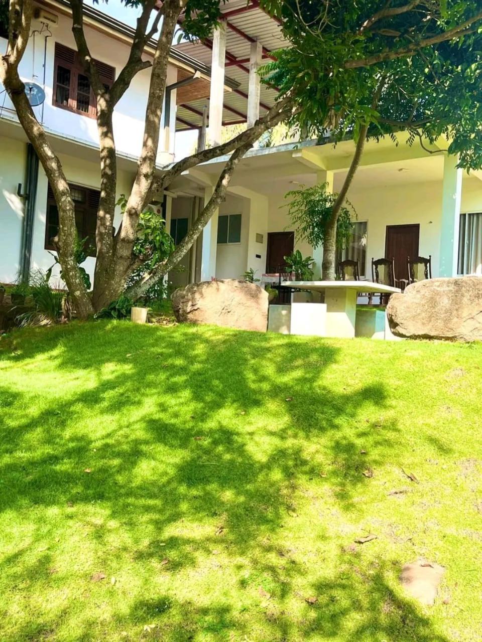 Golden Residence Anuradhapura Esterno foto