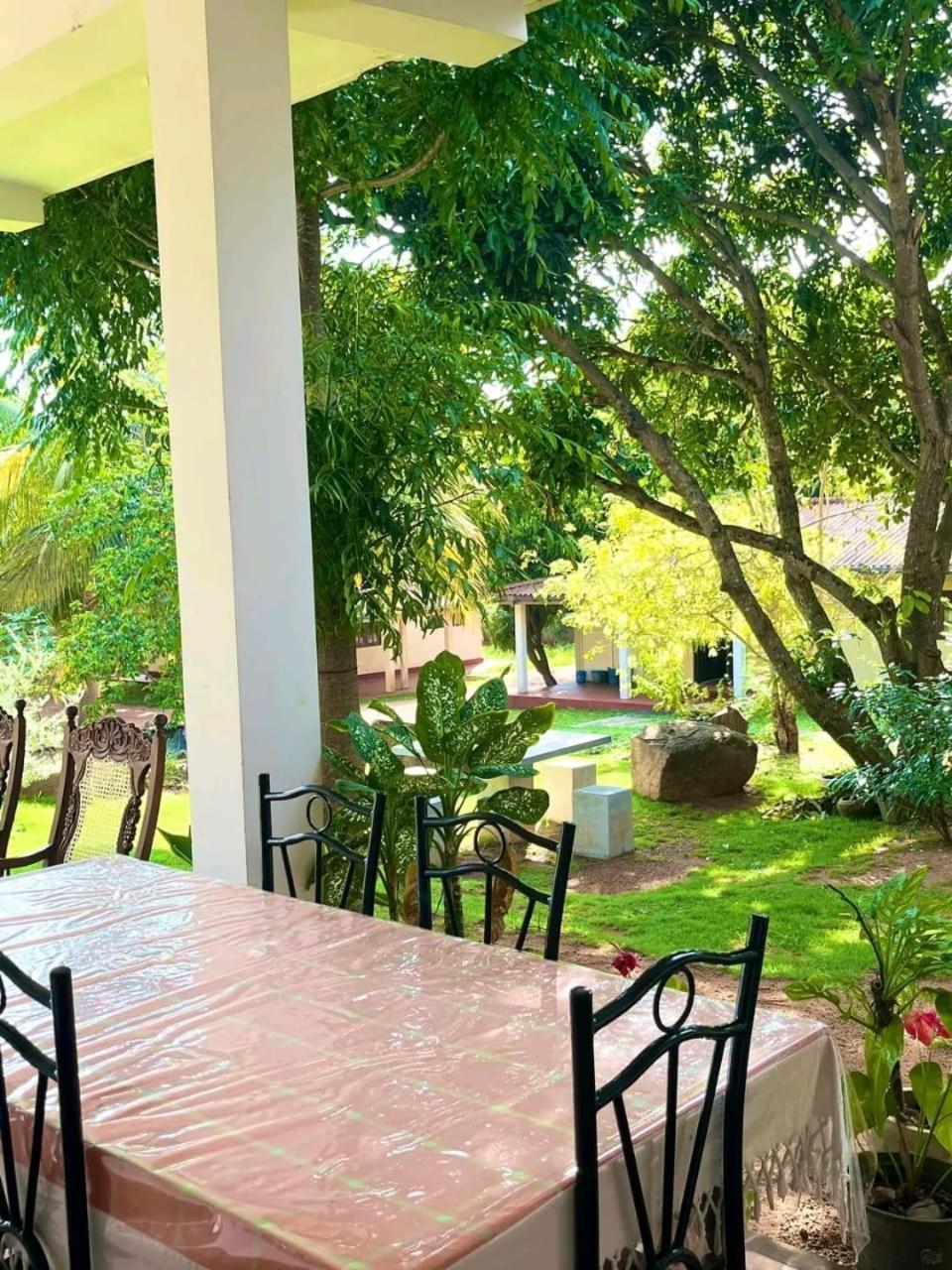 Golden Residence Anuradhapura Esterno foto