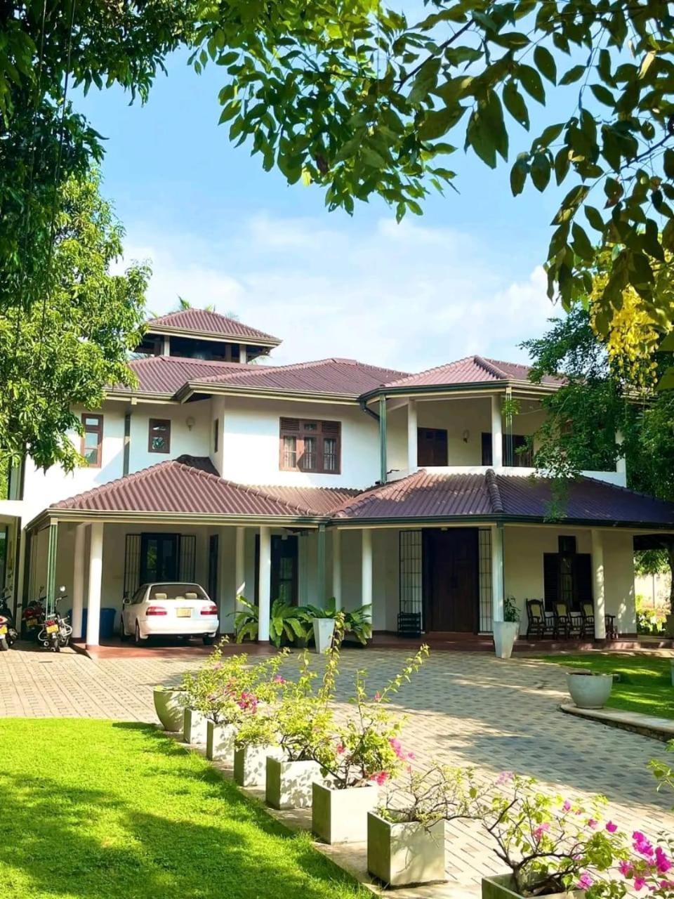 Golden Residence Anuradhapura Esterno foto